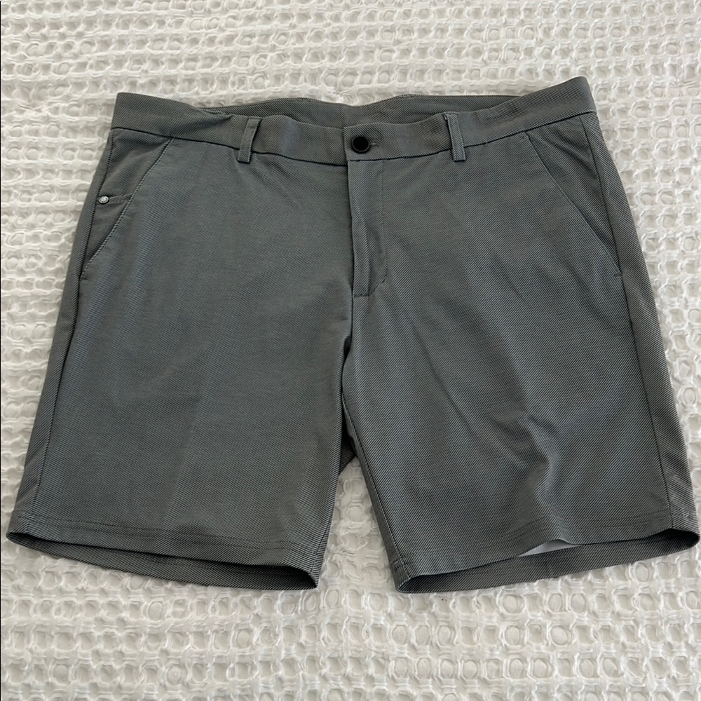 Robert Barakett lomita shorts size 36. Gray